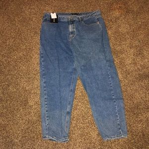 Bum ripped mom jeans